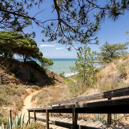 מלון דירות Alfagar Village 3*