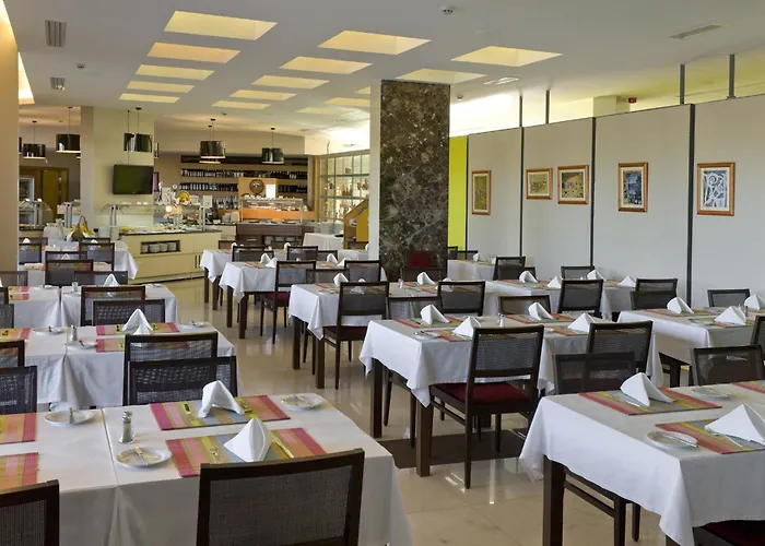 Aparthotel Alfagar Village 3*